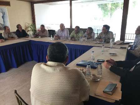 #EsNoticia Barreto Sira sostuvo reunión con Fedecámaras para impulsar sector económico regional bit.ly/2GV7DpT #AnzoáteguiEnMovimiento <a href="/rosaelenaag/">Rosa Elena Arias</a>