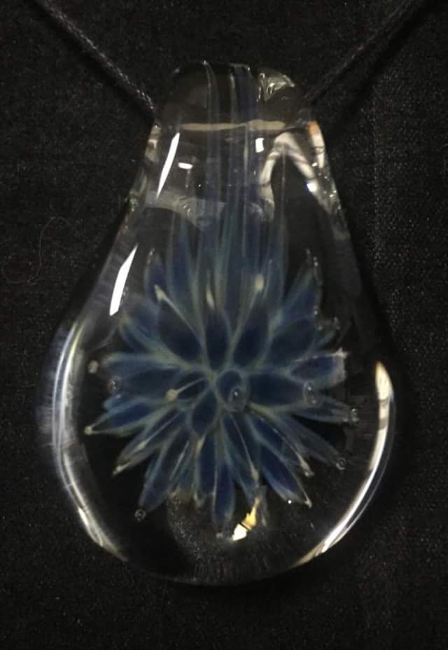 ShadowGlass2's tweet photo. #headypendants #borosilicate #glasspendants #canadian #made #glass #twisted #disabled #lampworker #freedom #unique #sexy #alberta #glass #art #fumedglass #heavyglass https://t.co/rNgFDjwz25