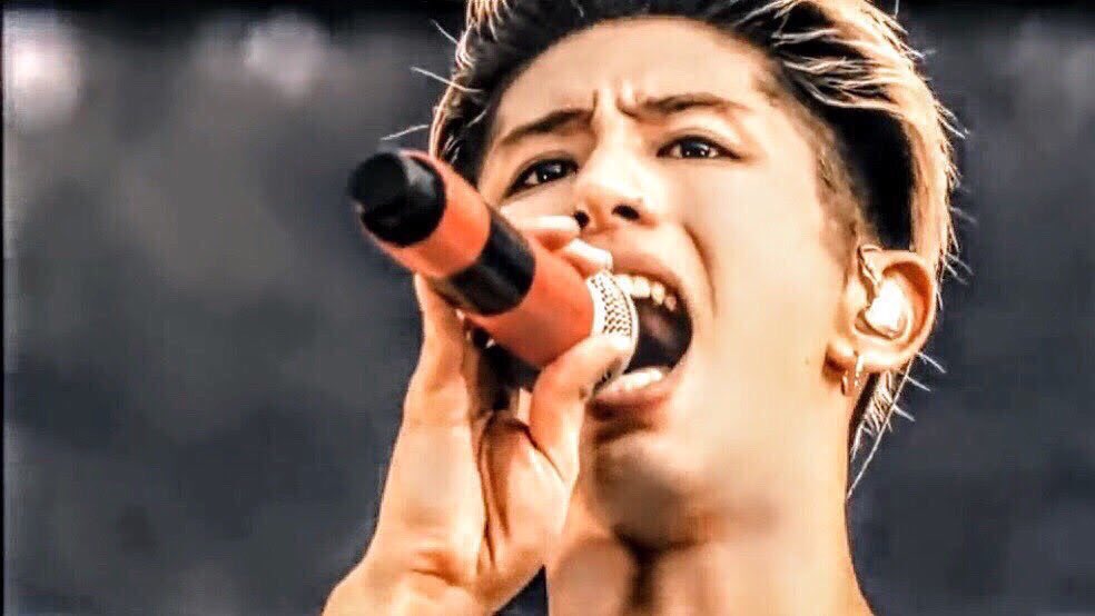 raidar10969's tweet photo. 親愛なるTakaへ、
一目見た時から好きでした！
そして、、
誕生日おめでとう!!!!!!!!!

いつも前向きに生きる勇気と元気をもらってる事、辛く悲しい時に助けてもらってる事、心から感謝しかないっ!!!!!!!!!

最高で最強の1年にしてね(*´∀｀*)
#ワンオク
#ONEOKROCK
#Taka
#誕生日
#birthday
#拡散希望 https://t.co/fRHHLIkZRQ