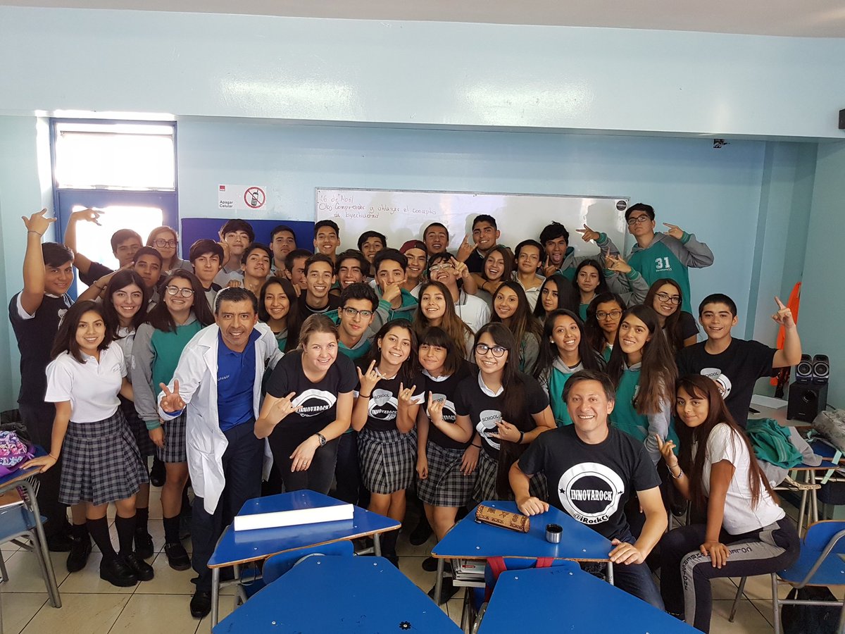 irockCL's tweet photo. Celebrando el #DiaMundialdelEmprendimiento junto al futuro de Chile: alumnos/académicos/apoderados de enseñanza media del Colegio Humberstone que vivieron la metodología #InnovaRock NIGHT
¡Hay que sacar la innovación a la calle! ¡a regiones! https://t.co/VxxQ7unuwi