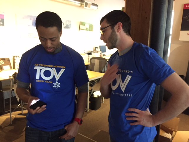 icstarsChicago's tweet image. A big thank you to @JUFChicago volunteers and @icstarsChicago alumni for their help white board painting yesterday!   #GoodDeedsDay   #SpreadGood