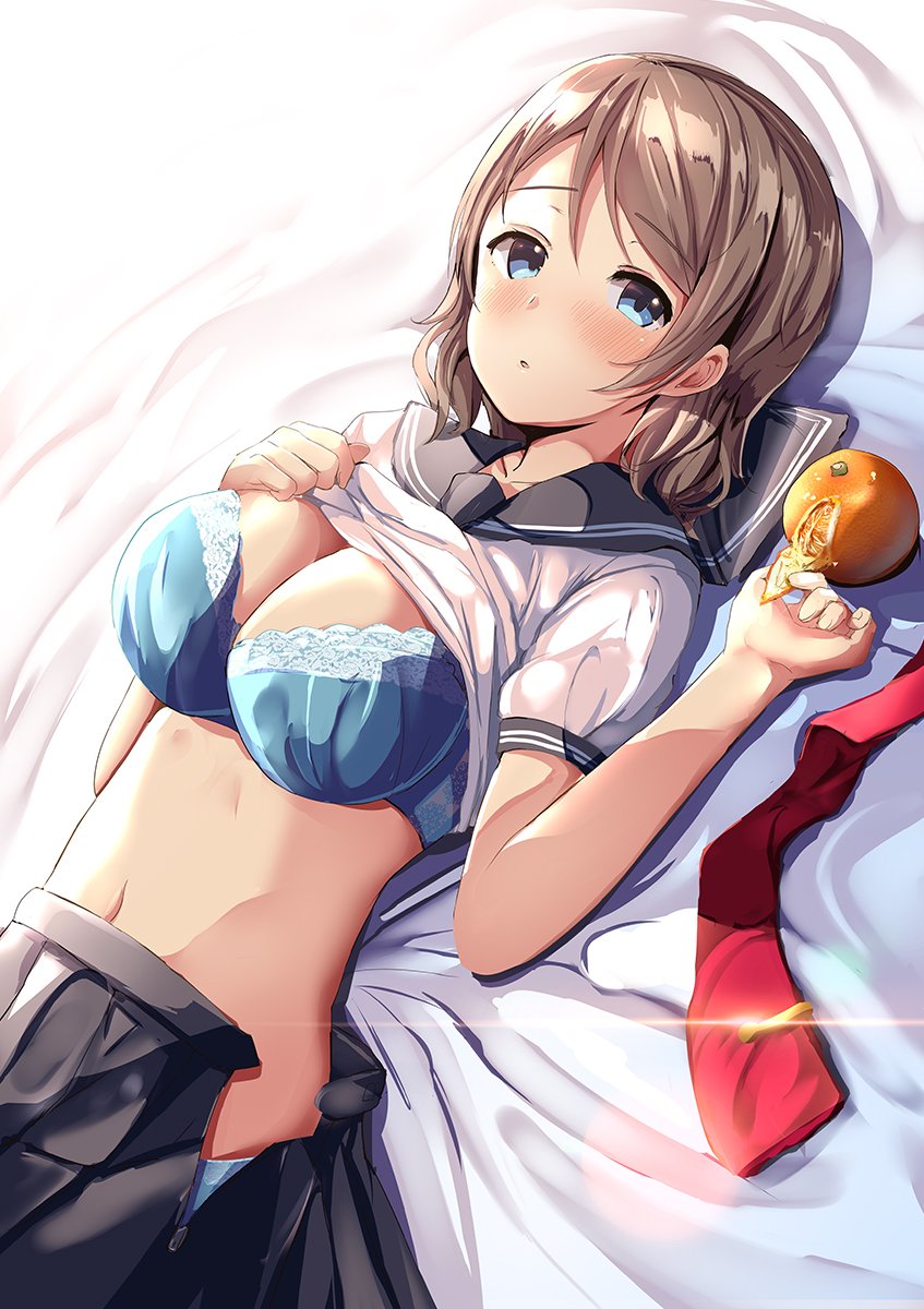 ブん モレさんの曜ちゃんやばいです はだけたスカートからチラリズムする下着がたまらんです