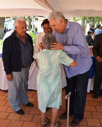 #EsNoticia Gobierno de Anzoátegui ha entregado 587 ayudas sociales en el primer trimestre bit.ly/2qqgHZB #AnzoáteguiEnMovimiento <a href="/rosaelenaag/">Rosa Elena Arias</a>