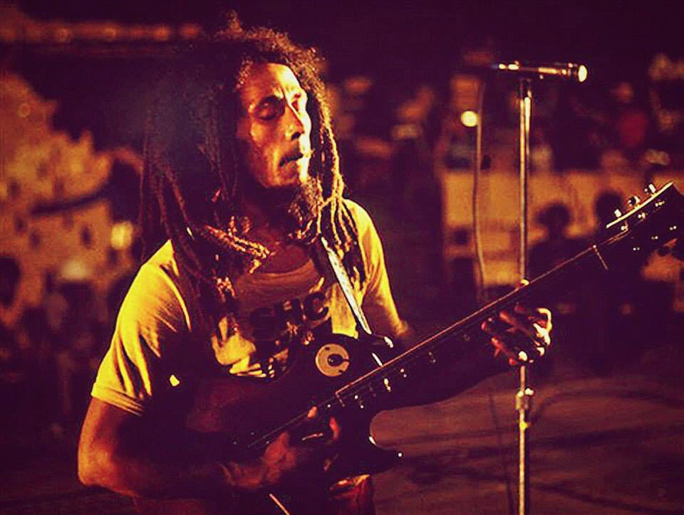 bobmarleymuseum's tweet photo. Bob Marley on April 22, 1978 preparing for one of the most memorable shows in the history of reggae music, the One Love Peace Concert. 
☝🏿❤���
#SoulRebel73
#OneLovePeaceConcert
#BobMarleyMuseum https://t.co/2t9xESCx9C