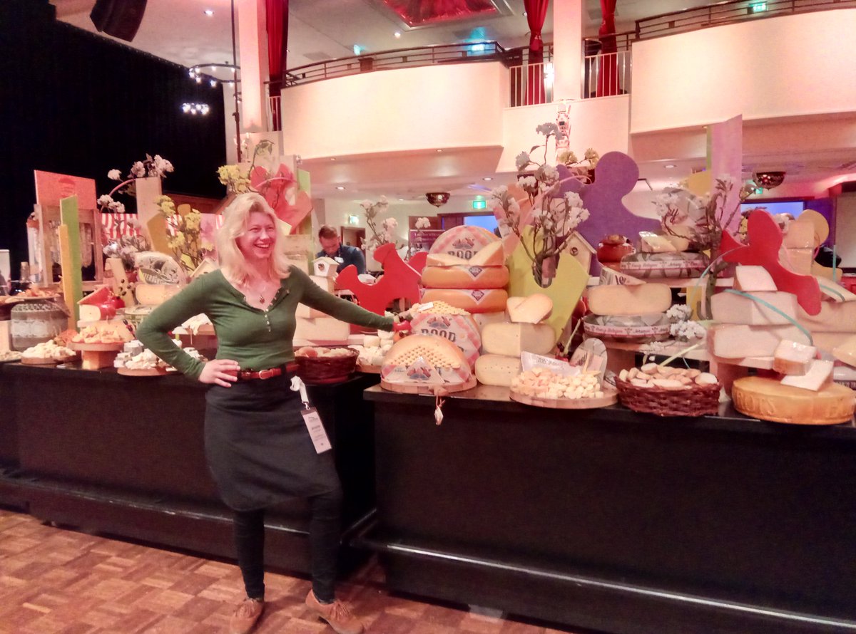 AnneliesvdEnde's tweet photo. Mega-kaasplateau voor 350 kaassliefhebbers @foodspecwinkels #brancheevent https://t.co/is1AlMH81O