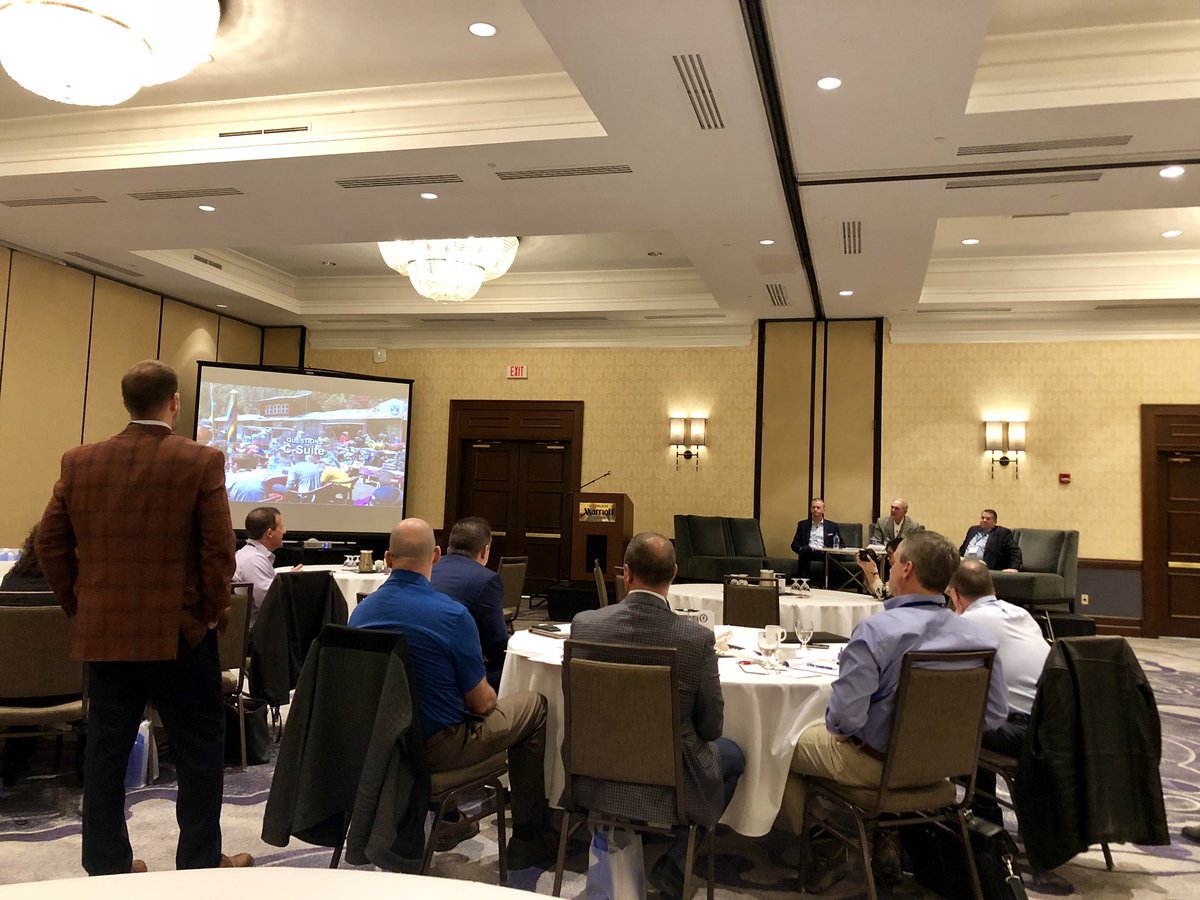 InlantaMortgage's tweet photo. Time to get interactive with our senior team! Awesome conversations with our President, CEO, and CFO this morning. #ManagersSummit2018 #Inlanta25 #TeamInlanta https://t.co/9hhzEZoosi