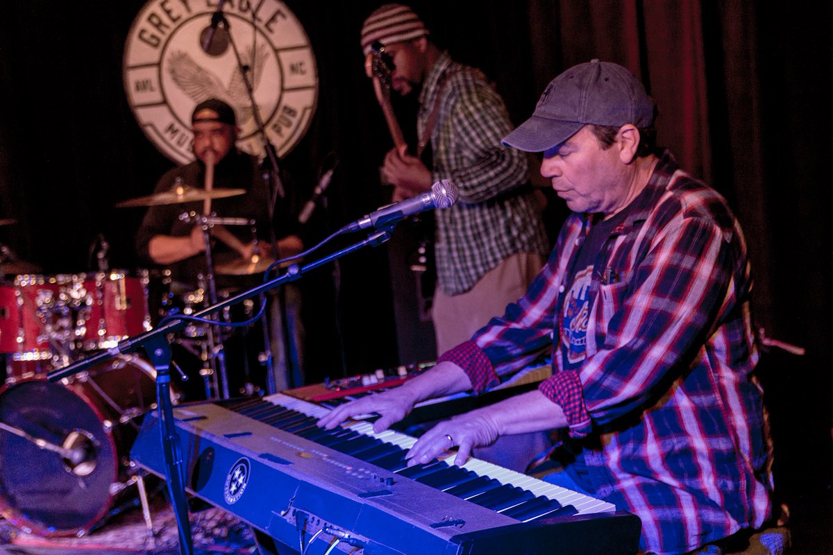 GreyEagleMusic's tweet photo. .@Slim_Wednesday and JoJo closed out their tour with us last night. Thanks for coming out! 📷: @jzaradesign #avlmusic #avlent https://t.co/ZsBIaq2vnl