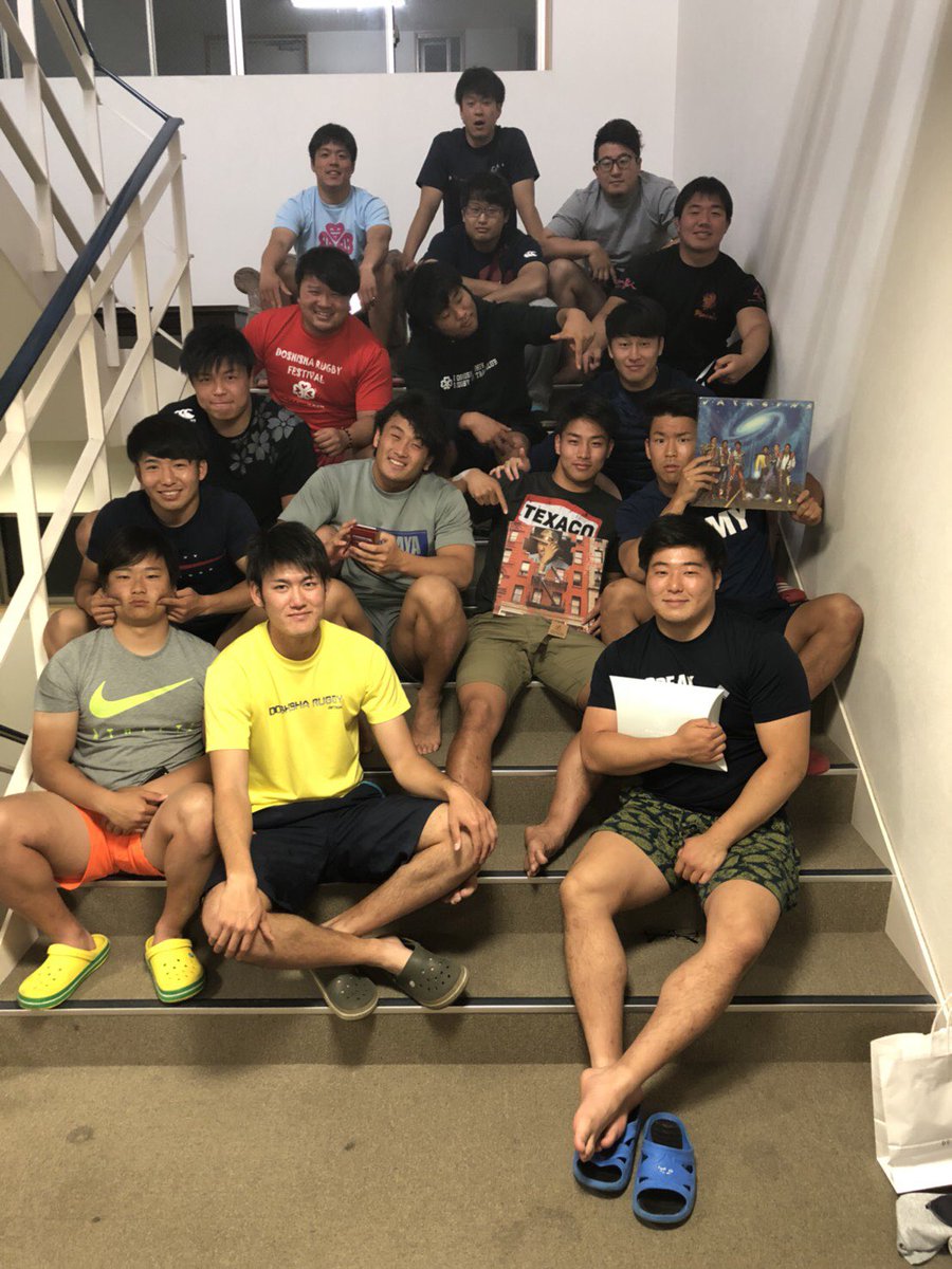 Y11yd's tweet photo. 寮生からの誕生日プレゼント！
みんな集まってくれたことがプレゼントです♡ https://t.co/MnBo0eFazG