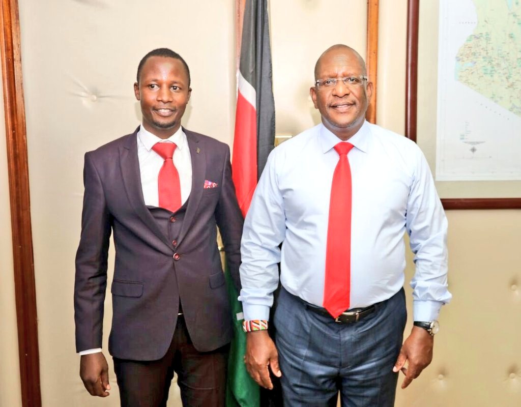 Environment_Ke's tweet photo. Mr Josephat Moses Ochieng of CAVAFRICA, Center for Africa Volunteers paid a courtesy call to the CS and will be part of the up coming initiative to save Kakamega forest #SavingOurForestsKE #TreePlantKe🌲 @KeForestService @kwtaagency https://t.co/0BIKE53NUg