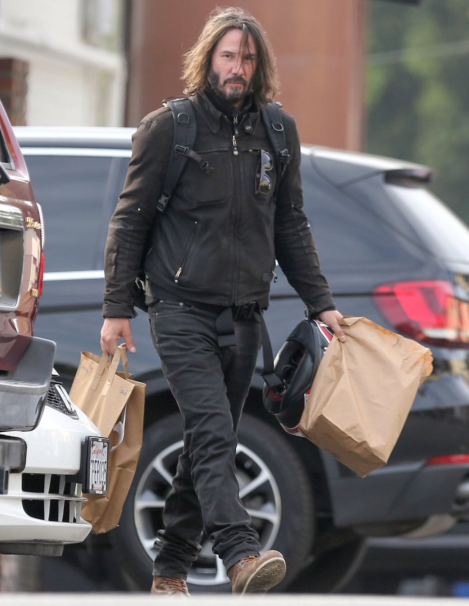 O Xrhsths Keanu Doing Things Sto Twitter Keanu Reeves Grocery
