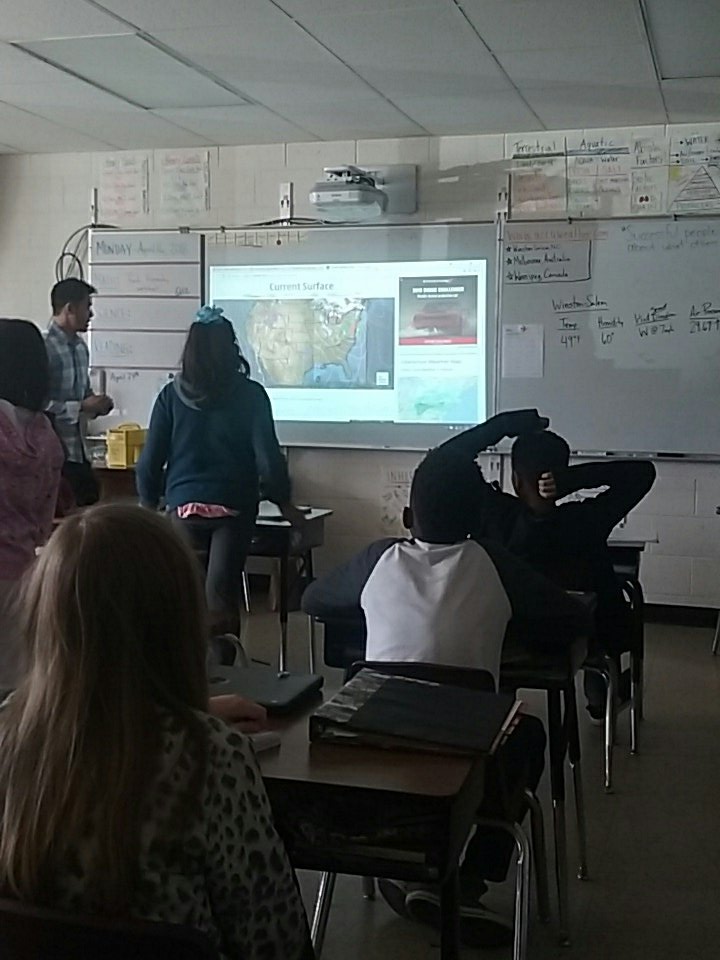SciCoachOv's tweet photo. Ts @EastonElemWSFCS teaching #Sci5E11 & #Sci5E12 using @weatherchannel maps connecting to last night's storms. #DATAPLUSOBSERVATION #WSFCSWEATHER https://t.co/GTRH8nUfNL