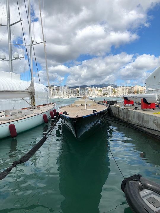 RSBRigging's tweet photo. At the end of last week in @STP_palma, our riggers unstepped the rig belonging to S/Y Genevieve.
Genevieve is a cutter sail 36.90m built by #AlloyYachts. This luxury vessel's sophisticated exterior design and engineering are the work of the fantastically talented, late Ed Dubois https://t.co/jSV26LtJSE