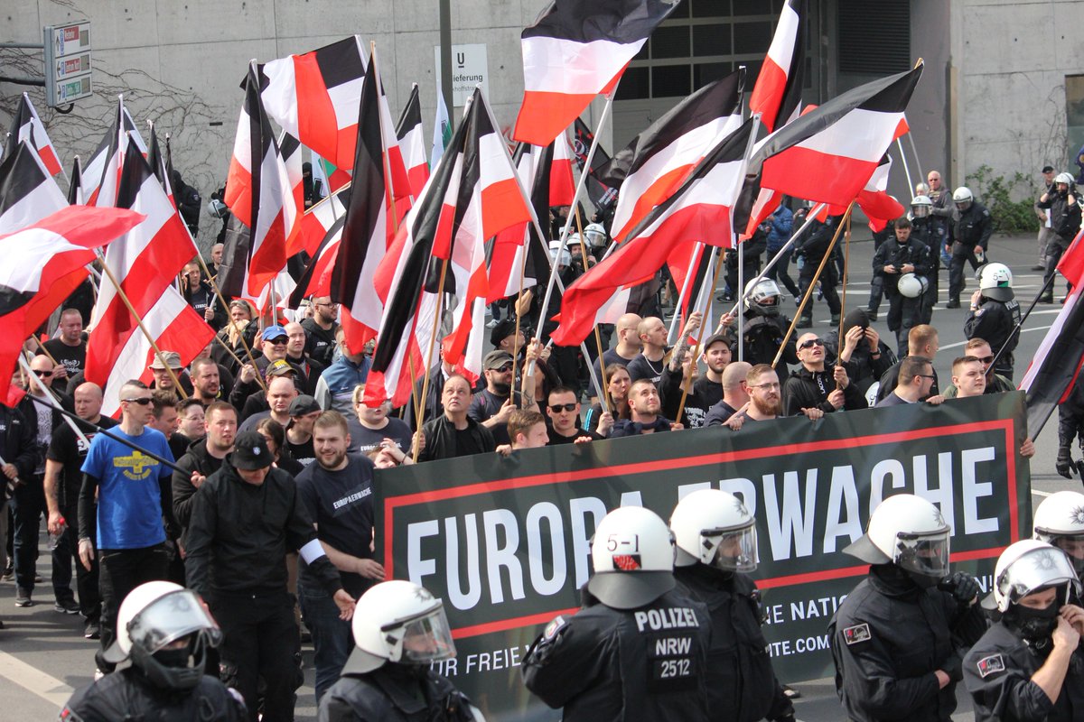 akduell's tweet photo. Mit Topf und Kochlöffel gegen Neonazis | #do1404 #nonazisdo #dortmund | @dortmund1404 @blocka_do @polizei_nrw_do | https://t.co/FQgjg4hS7U https://t.co/oHhbuiutpK