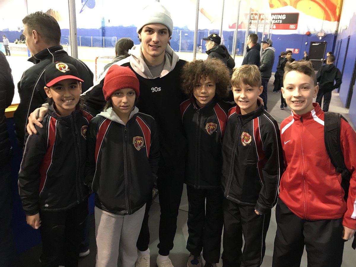 Some of the boys were super lucky to meet <a href="/Barzal_97/">Mat Barzal</a> <a href="/psstourney/">Pacific Spring Showcase</a>. #RookieOfTheYear #rolemodel #GivingBacktoTheKids
