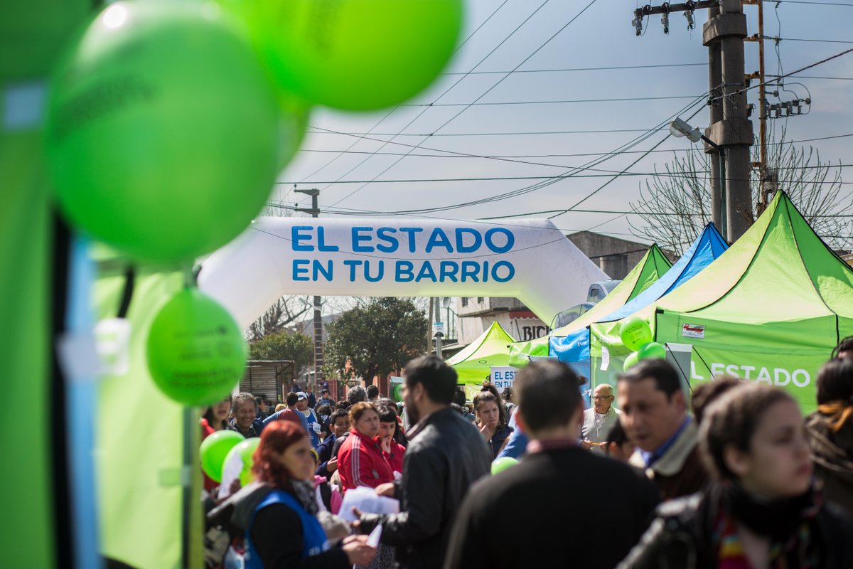 QuilmesMuni's tweet photo. Desde mañana martes 17/4 y hasta el viernes 20/4, #ElEstadoEnTuBarrio estará en Agente José H. Lora esquina Av Iriarte, Villa Luján, #Quilmes Este. A partir de las 10.00, podés tramitar tu DNI, vacunar a tus hijos, informarte sobre la tarifa social, entre otros servicios. https://t.co/WQoNzrTHGY