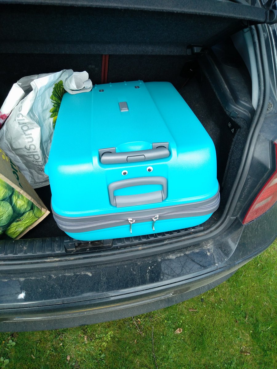 LhasaSuitcase's tweet photo. I'm going on an adventure! #worktrip https://t.co/WmRCJnBjB0