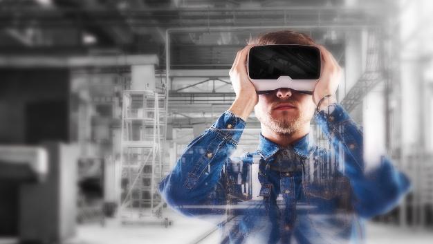 ericweismuc's tweet photo. #DeviceInsight präsentiert auf der #HM18 Anwendungsmöglichkeiten von #AugmentedReality unter Einsatz von #SmartGlasses und Tablets. Der neue Dienst vernetzt Techniker vor Ort mit Remote-Spezialisten und kombiniert Anlagendaten aus der #IoT-Plattform: https://t.co/kyxaK6PbHo https://t.co/yKj9OMjh32