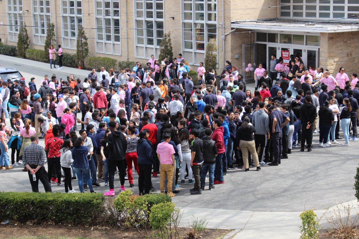 MsgrScanlanHS's tweet photo. Our 8th Annual Sr. Linda Cancer Walk kicked off last week.  This walk is in honor of #MonsignorScanlanHighSchool former assistant principal, Sr. Linda Bonasera and all of our loved ones that have lost their battle to any type of Cancer.  #Cancer #MonsignorScanlanHS #MsgrScanlan https://t.co/ZgKk5YjRmF