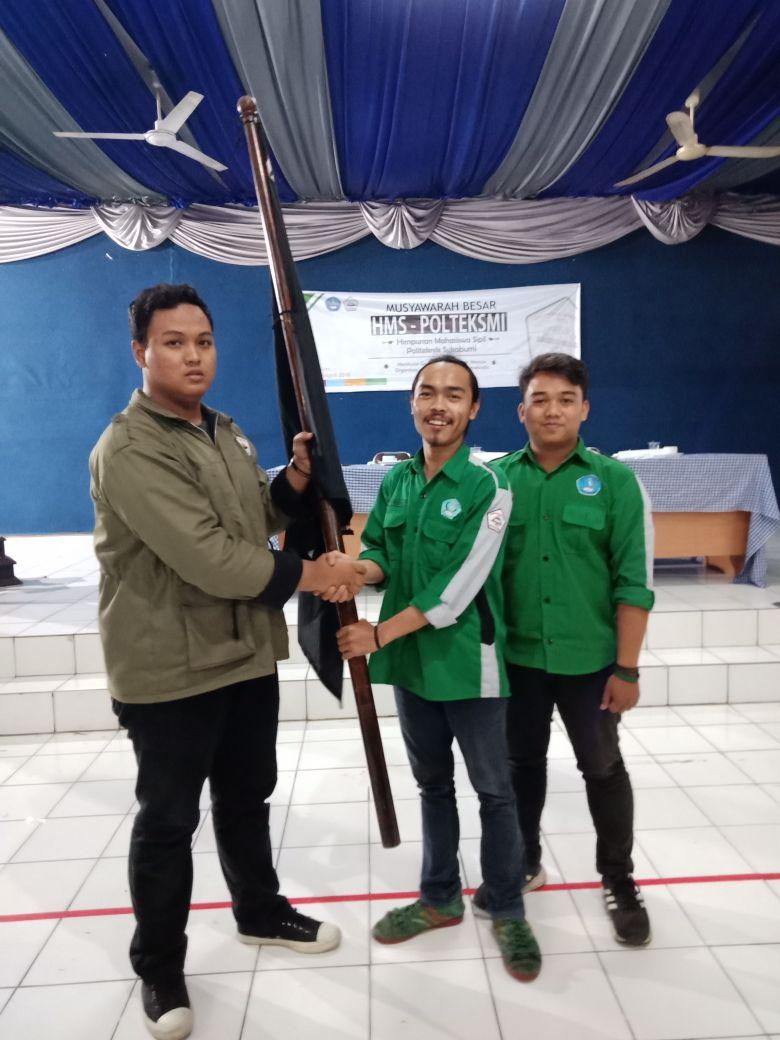 hmspolteksmi's tweet photo. Selamat atas terpilihnya saudara Rikal Maulana dan Maulana Ibrahim sebagai Ketua dan Wakil Ketua HMS Politeknik Sukabumi periode 2018-2019.

Salam Sipil!!!
Sipil!!! Sipil!!! Sipil!!! #hmspolteksmi #politekniksukabumi #salamsipil https://t.co/wvy3rDdaSR
