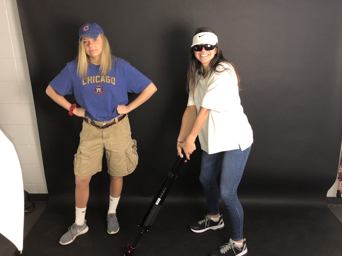 SBN seniors @Amanda_Rowe15 &amp; @mirandakarellas dressed up for ABC senior countdown! Today is Dad Day💼👔🕶👨🏼👨🏻