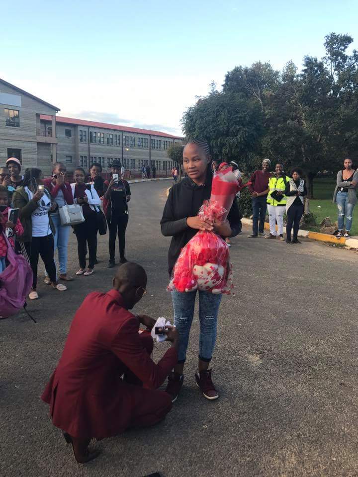 The_Zungu's tweet photo. She doesn't love him😂 https://t.co/RSa4SAxkfs