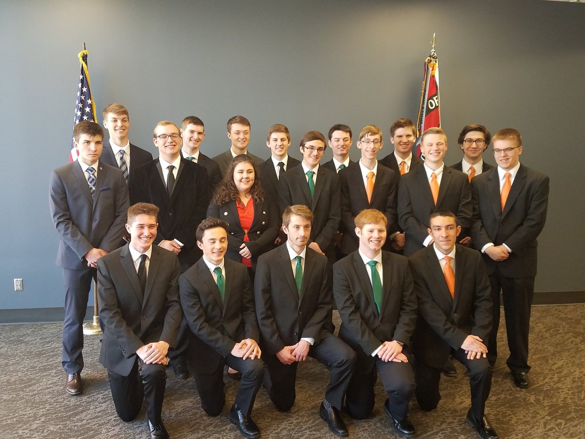 Janssen1800's tweet photo. 2018 capstone group. https://t.co/aA5Ng8Pr3D