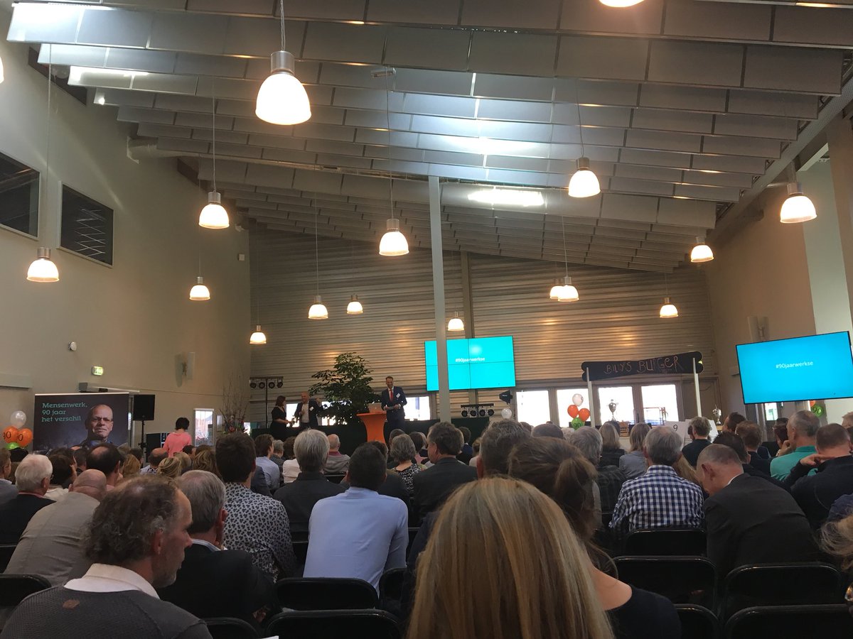 nannette_nb's tweet photo. ‘Er is geen tekort aan werk, er is een tekort aan banen, dus maak de koek groter’ #90jaarwerkse #symposium https://t.co/Nr2PGGcAlC