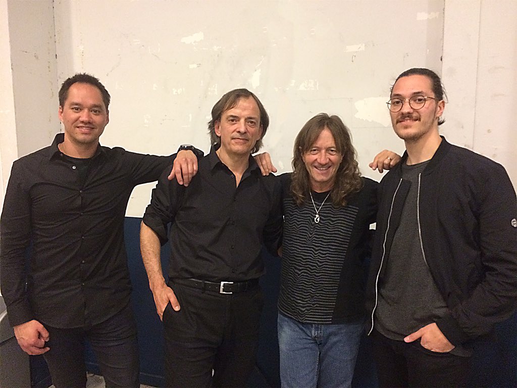 antoineslegacy's tweet photo. Backstage at G3! #antoineslegacy #G3 #randyantoine #petervansoest #davelarue #glennantoine #johnpetrucci #ulijonroth #joesatriani https://t.co/MHceZL2V6z