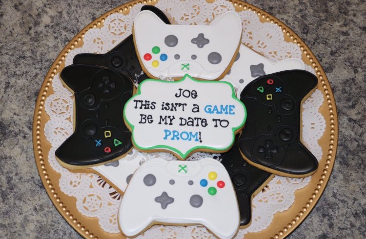 nfhsprom2018's tweet photo. Alexa and Joe are going to prom! 🖤🎮 https://t.co/h1VN6u288n