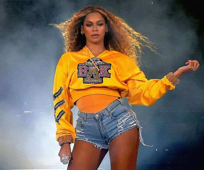 PalacinkaBeauty's tweet image. .@Beyonce's MUA @sirjohnofficial Shares The Secrets Behind Her #Coachella #Beauty Look  ht.ly/FhIq30jvAWM #makeuphowto #makeuptips #makeupartist #celebritybeauty #beyonce #beychella #maquillage #makeup #cosmetics #kosmetika