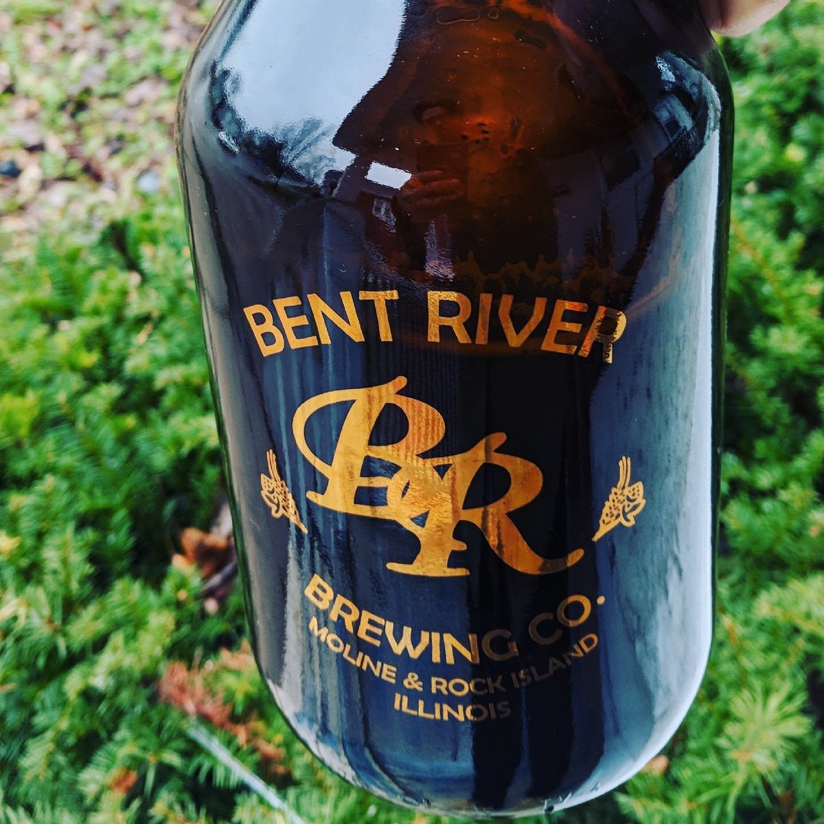 Bent_River_Brew's tweet photo. Shiney and new copper foil BR growlers! It's Monday, so fill er up! #CraftBeer #bentriver https://t.co/FnxOLD07Ny
