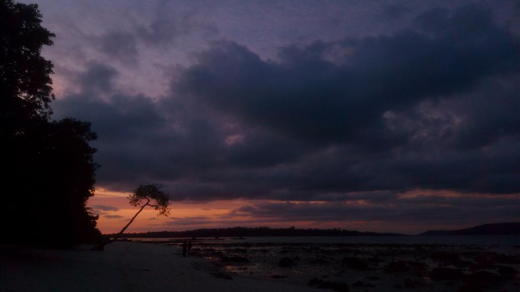 PeliSimoneKoffy's tweet photo. Una settimana di relax ci sta sempre. Havelock Island. Le Maldive dell'India. https://t.co/K5bhywRZEq