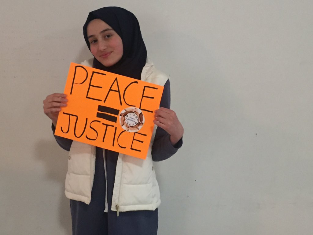 PeaceBuilders17's tweet photo. Part 2 of Sign Making:) https://t.co/tmJdwrsWUz