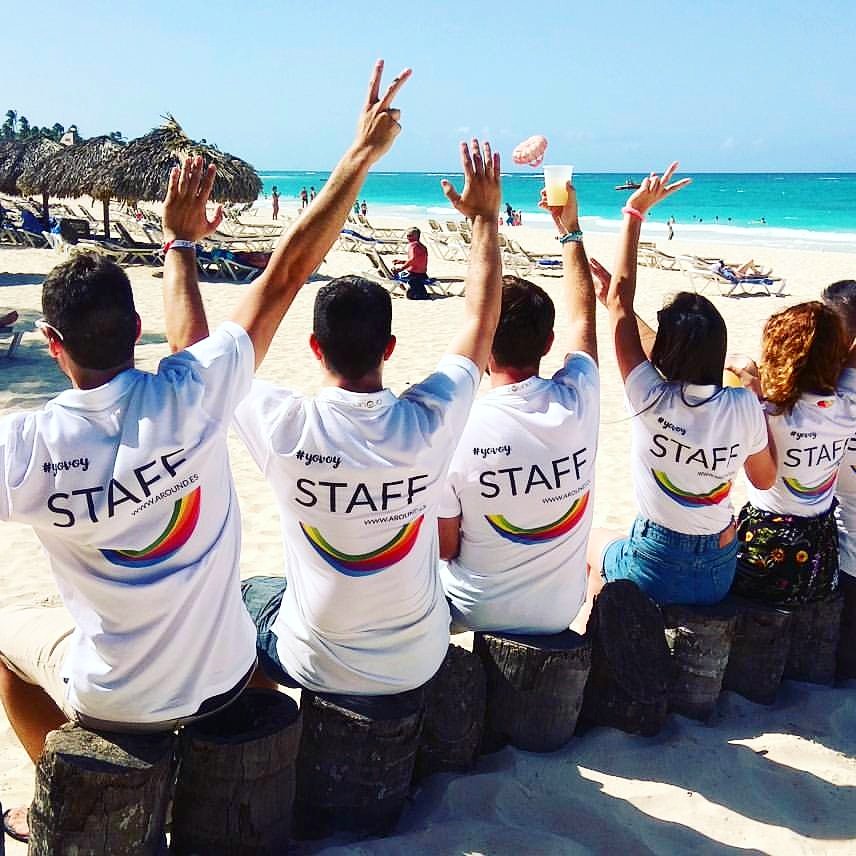 around_esp's tweet photo. No vamos a negar que nos encanta lo que hacemos 😋😋😋. Siempre conociendo. Siempre aprendiendo. Siempre mejorando. Y siempre para ti 🙋 #staff #around #destinos #findecarrera #yovoy https://t.co/nf6YHUicSe