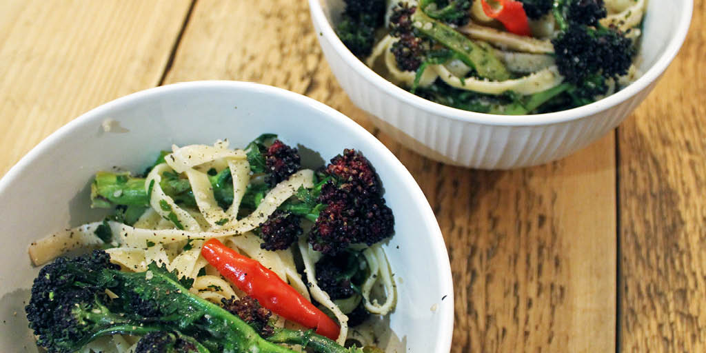worldawe's tweet photo. #MeatFreeMonday inspiration: Purple sprouting broccoli, sesame and chilli linguine. Quick &amp; easy recipe here: https://t.co/BE8gSz8wWN #recipe #Foodie #dinnertime https://t.co/wsdtMldoAM