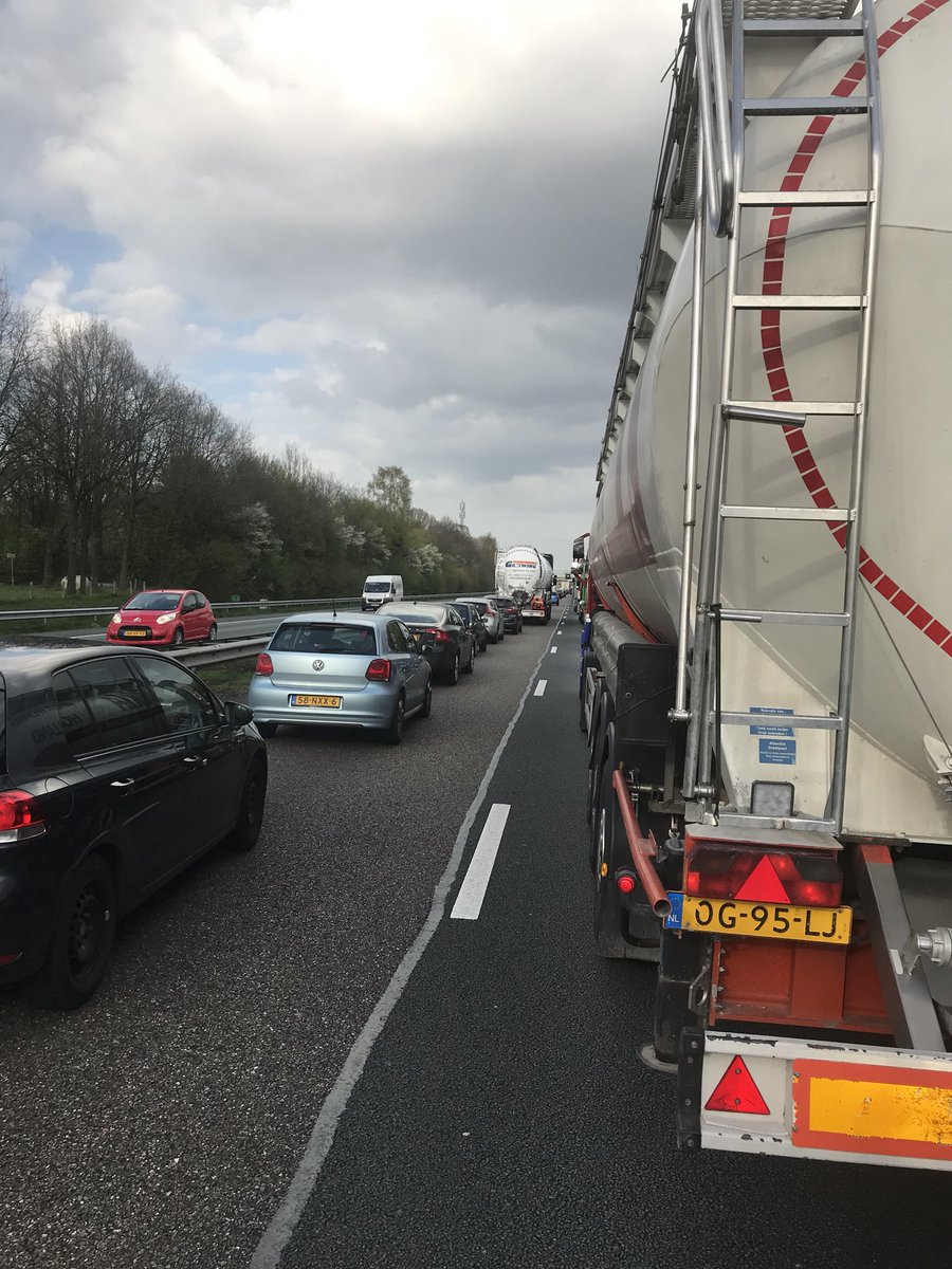 HeroldDat's tweet photo. @112brabant #b112_20258 Hier mijn reactie... hopelijk maakt de motorrijdster het goed ! #wachtenisdanbijzaak #respecthulpverleners https://t.co/HOwBLY0QL1
