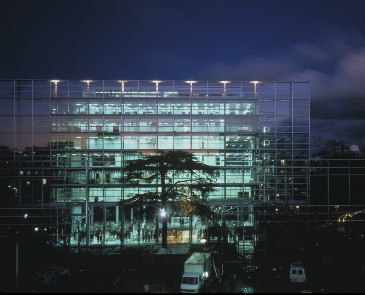 .#AJNwork La @Fond_cartier en chiffres :
> Année d'inauguration : 1994
> Durée de construction : 3 ans
> Surface shob : 11'300 m²
> Surface utile : 6'505 m²
> Surface d'exposition : 1'200 m²
> 240 espèces de plantes et fleurs sauvages dans le jardin