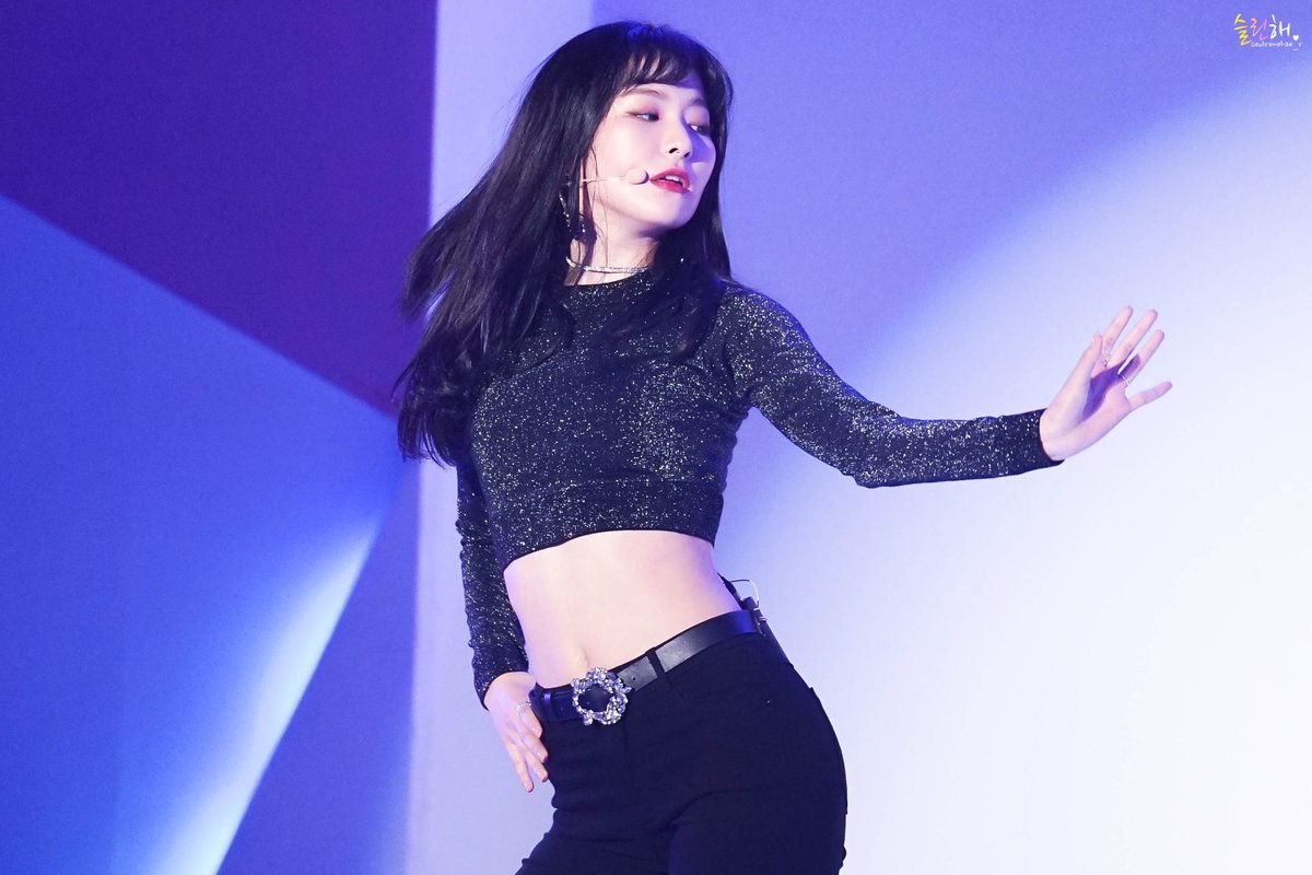 RV_SeulgiK's tweet photo. 섹시하고 카리스마!!😋 #에뛰드콘서트 #2018핑크플레이콘서트 #MatteChicLipLacquer https://t.co/D4FfZGKwls