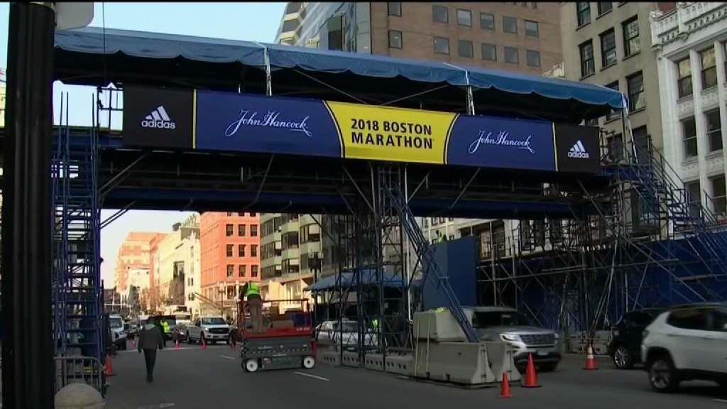 NBC10Boston's tweet photo. #BREAKING: Desiree Linden wins #BostonMarathon, becomes 1st American woman to do so since 1985 https://t.co/u3JEQU00lE https://t.co/QN0SrtbJuu