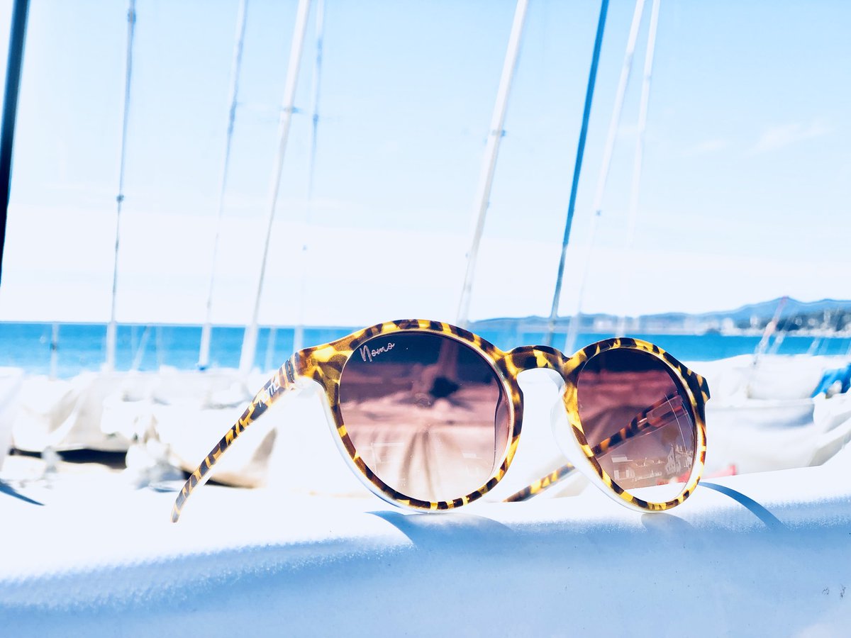 lamonasevistede's tweet photo. Mi último proyecto acaba de despegar. Os presento mi propia marca de gafas de sol 😎 @NomoSunglasses Espero que os guste 😘 https://t.co/1DJkhmcWie