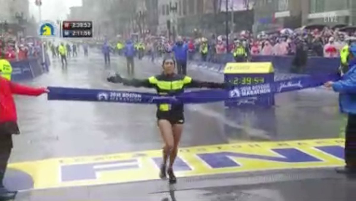 CanadianRunning's tweet photo. THIS IS WHAT DREAMS ARE MADE OF! DES LINDEN IS THE 2018 BOSTON MARATHON CHAMPION https://t.co/Z6zT5aL47B