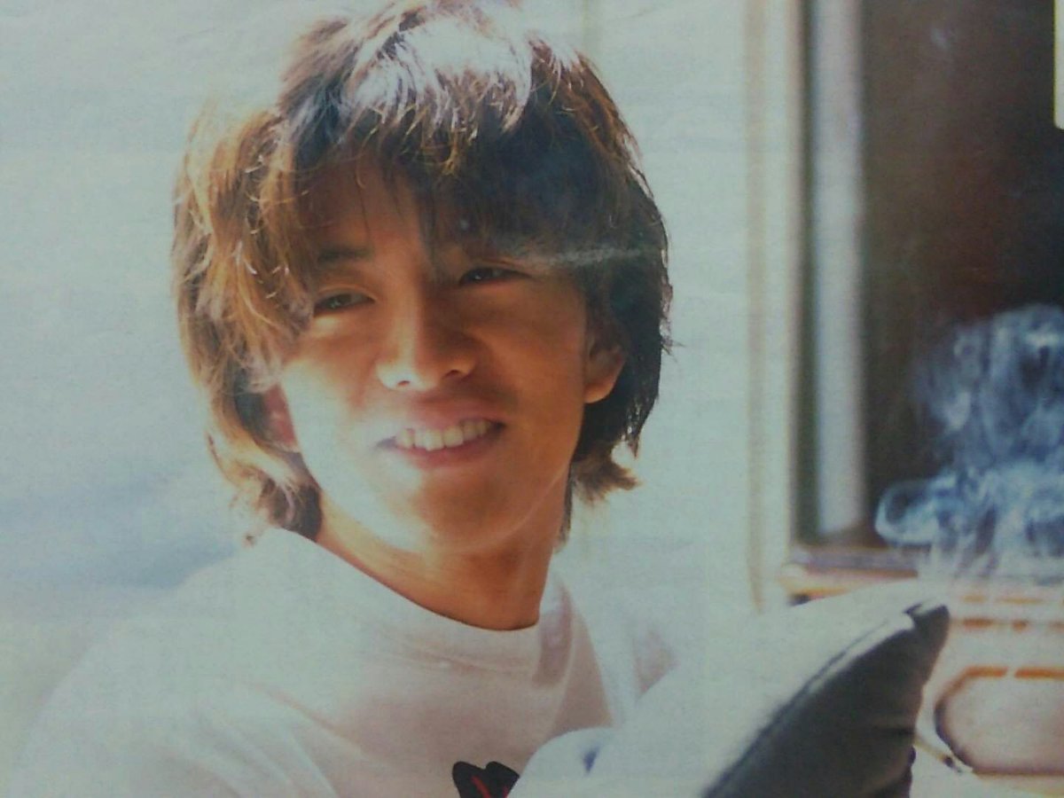 hachii17's tweet photo. 見てこのふにゃっとした顔。この時期はまだまだ色んな物に尖っていた木村くんでした。だから驚いたんだよね、こんな表情するんだ、って。それを引き出した南と居られる現場。
木村拓哉の中では、山口智子さんっていうあの絶対的なポジションは未来永劫変わらないんだなーって、確信したBG。
#ロンバケ https://t.co/KyMRwUemHN