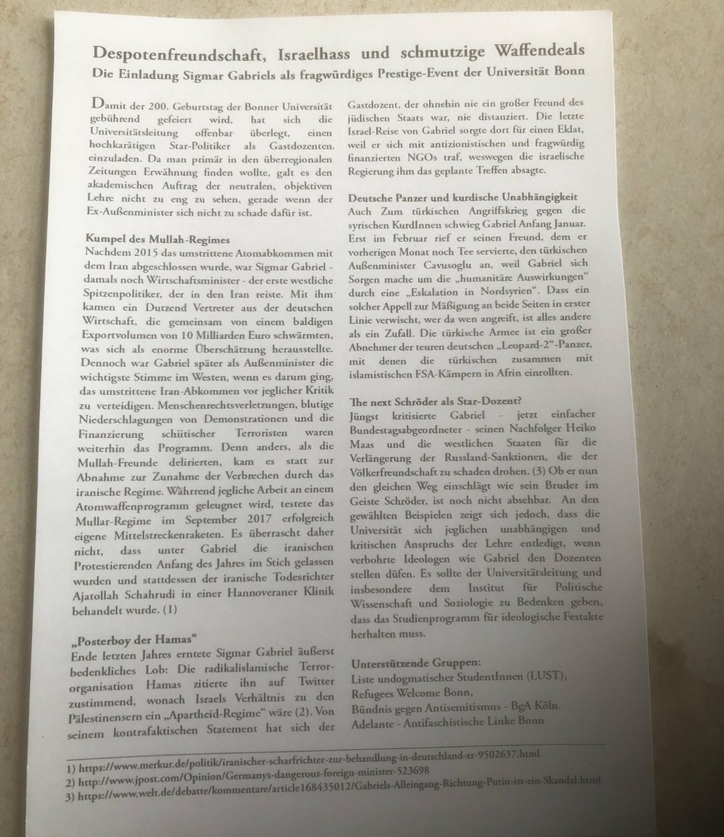 Baermitoe's tweet photo. Sigmar Gabriel hielt heute seine erste Veranstaltung an der Uni Bonn. Kritische Studierende ließen ihn nicht geräuschlos gewähren und verwiesen mit Plakat und Flugblättern auf Gabriels israelfeindlche Politik.

#gabriel #unibonn https://t.co/MXAlCGhfqu