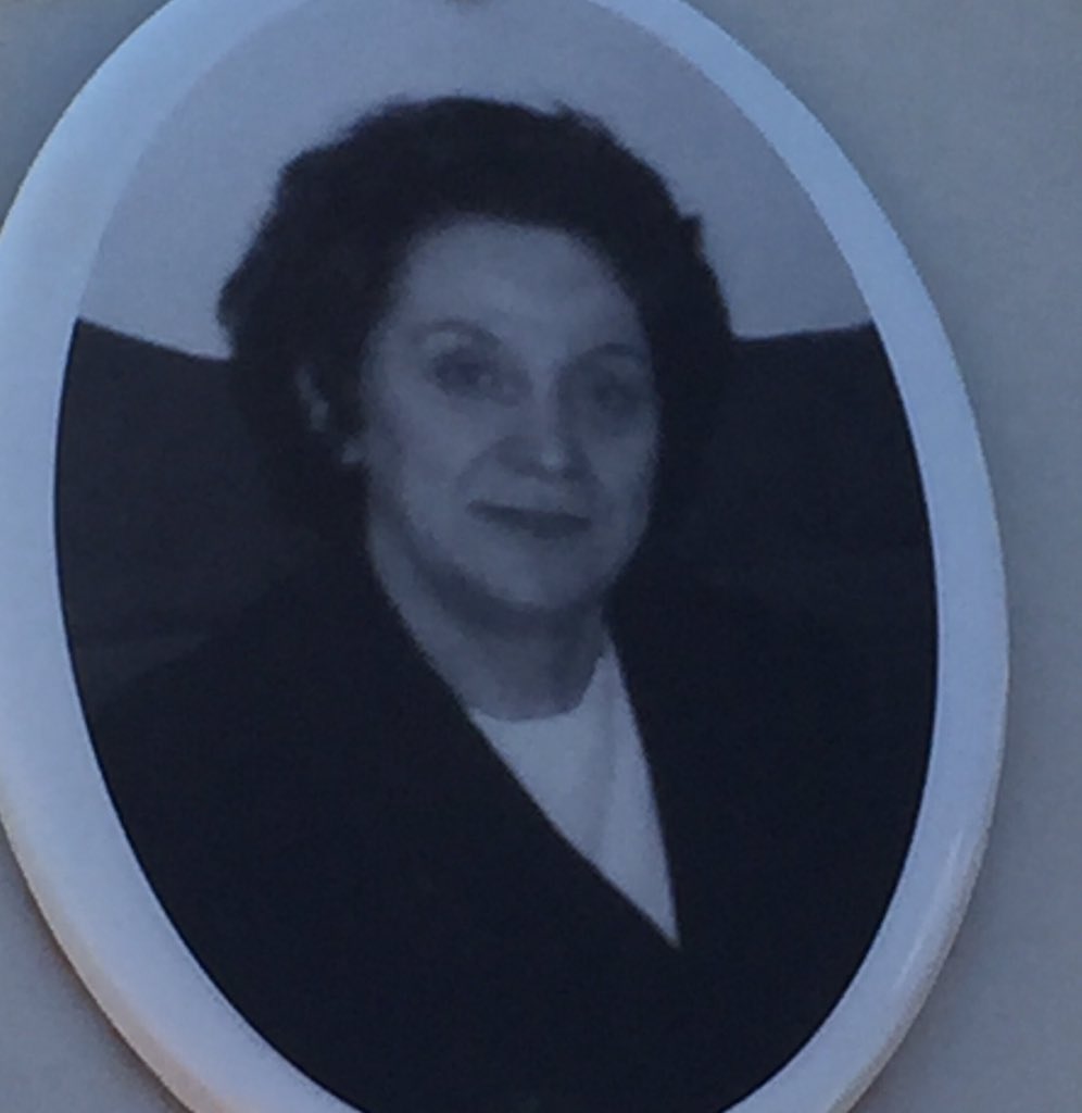 lazgougeon's tweet photo. Je cherche désespérement une photo de ma grand mère Louise avec un "foulard catholique" mais je n'en trouve pas 😩
#magrandmere 
#Castaner https://t.co/Xj88xWAZaD