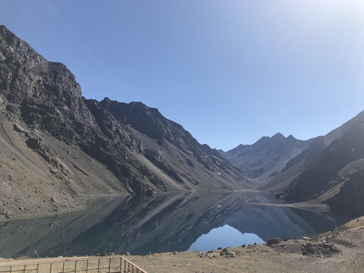 camijsaa's tweet photo. Buen lunes en las montañas ⛰💚☀️🌊 #skiportillo #onlyinportillo #portillo #chile #losandes https://t.co/ryXpnZ8BAE