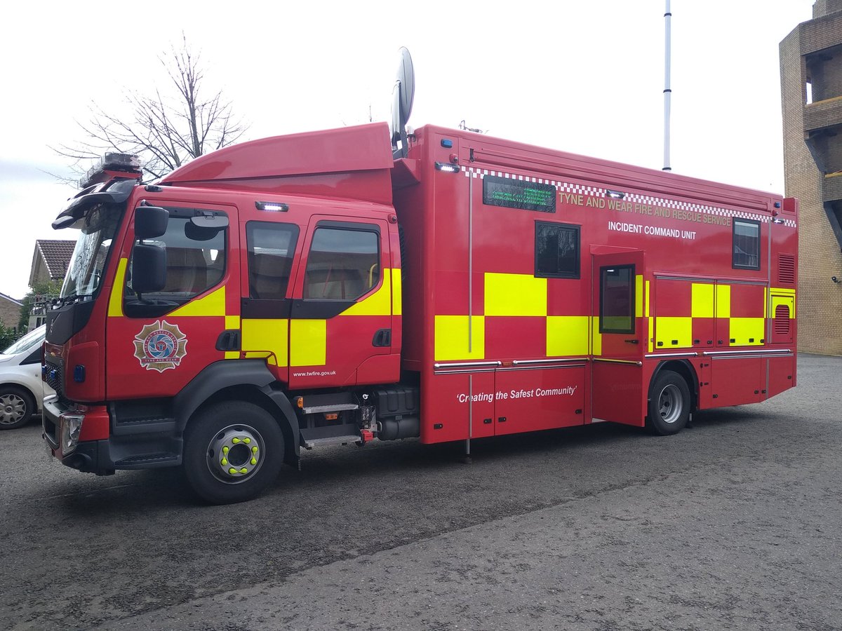 DronePompier's tweet photo. #UKFRSDroneTeams un PC de commandement impressionnant #commandcontrolunit de @Tyne_Wear_FRS #technologie #technology #firemen #UK #CCTV #watchmanager #firestationmanager #groupmanager #COS #pompier https://t.co/Z17B40TTlz