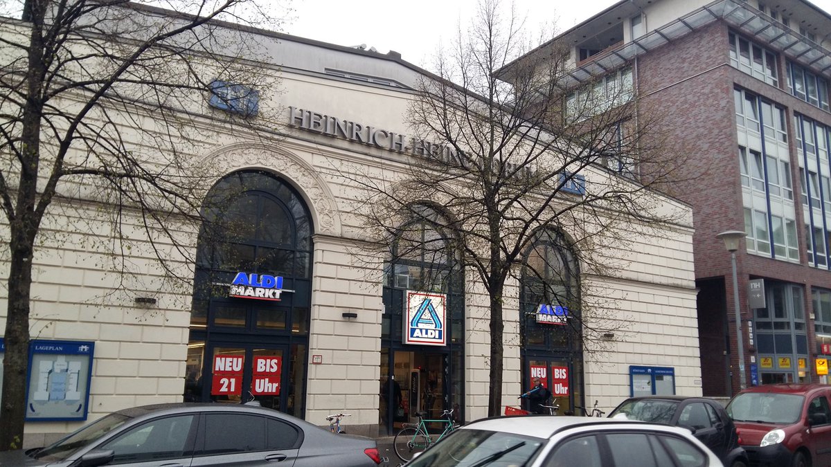 BerlinsMitte's tweet photo. Leere Regale Kühlung kaputt. #Aldi in #BerlinsMitte immer schlimmer. Kein Wunder dass alle Welt zu #Lidl rennt https://t.co/FvAmixi6ku