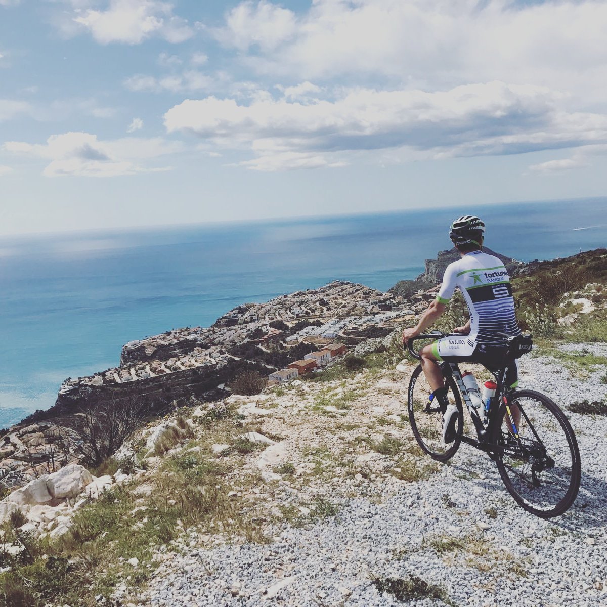 rom1leroux's tweet photo. "Il y aura des obstacles, il y aura des doutes, il y aura des erreurs, mais si tu travailles fort, il n'y aura aucune limites" #calp https://t.co/qxGeucMaEX
