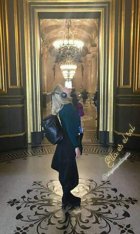 MonicaRoblesof's tweet photo. Ella es sol @AnaLuciaAlvareD 
❤🥕 🥕 #ZanhoriasEnParis https://t.co/MvY70HD8Pz