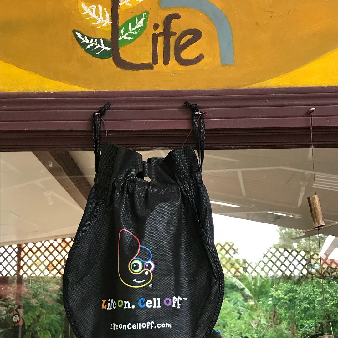 LifeOnCellOff's tweet photo. LoCo abroad! Supporters used our LoCo Starter Sets in Costa Rica (in photo visited @LifeMonteverde) - enjoying time with nature. ๐ฑ๐พ๐ฟ๐ Thank you for sharing. Grab your LoCo Starter Set at: https://t.co/1ecLmFTR6U - #lifemonteverde #puravida #goloco #howwegoloco #LifeOnCellOff https://t.co/zZFc4l2JAr